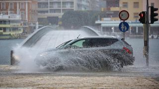 Opis  30.07.2014., Zadar – Ciklona Melisa jutros je na zadarsko podrucje donijela snazno nevrijeme praceno kisom i grmljavinom. Photo: Filip Brala/PIXSELL Autor  Filip Brala/PIXSELL Ključne riječi  ciklona, melisa, fronta, kisa, nevrijeme