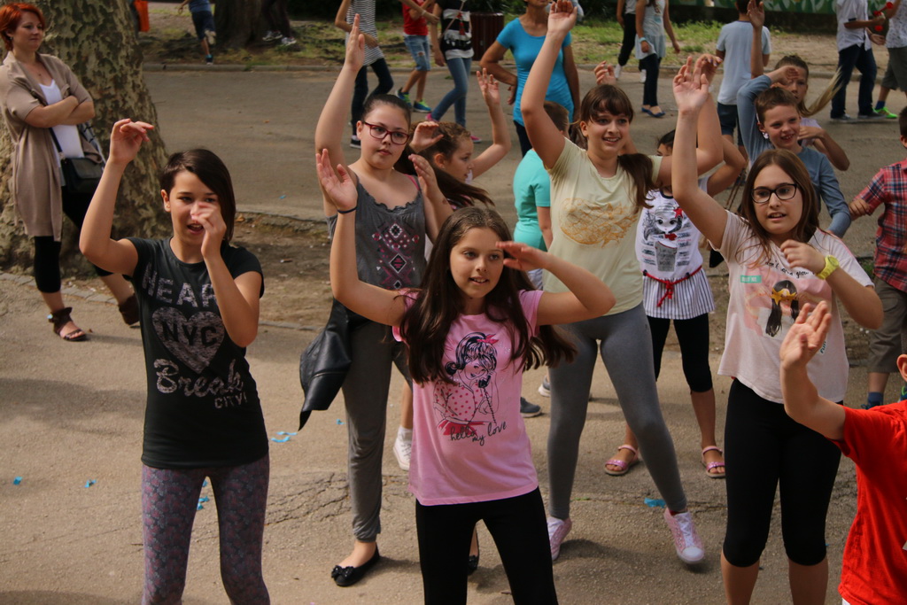 Posljednji dan nastave u OŠ Petra Preradovića u ritmu zumbe Posljednji dan nastave u OŠ Petra Preradovića u ritmu zumbe