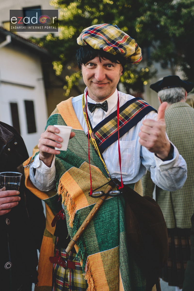 Škotski kiltovi preplavili zadarske Stanove Škotski kiltovi preplavili zadarske Stanove