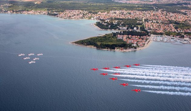 Krila Oluje i Red Arrows preletjeli iznad Zadarskog kanala