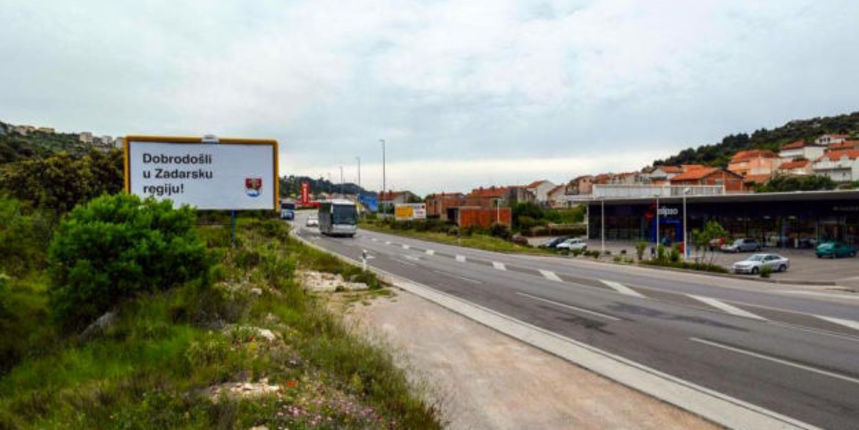 Na ulazu u Šibenik osvanuo natpis “Dobrodošli u Zadarsku regiju”