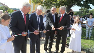 Bibinjci gradišćanskim Hrvatima darovali 1.82 metara visok kip sv. Roka Bibinjci gradišćanskim Hrvatima darovali 1.82 metara visok kip sv. Roka