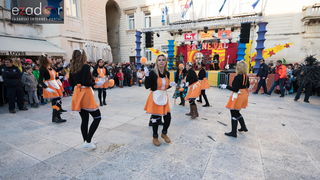 Zadarski karneval 2018: Povorka maškaranih skupina od Gradskih vrata preko Foruma do Narodnog trga Zadarski karneval 2018: Povorka maškaranih skupina od Gradskih vrata preko Foruma do Narodnog trga