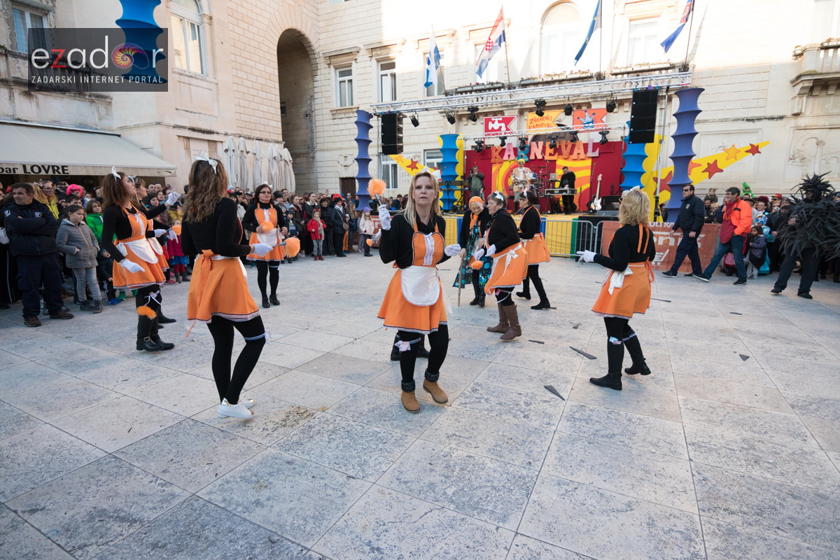 Zadarski karneval 2018: Povorka maškaranih skupina od Gradskih vrata preko Foruma do Narodnog trga Zadarski karneval 2018: Povorka maškaranih skupina od Gradskih vrata preko Foruma do Narodnog trga