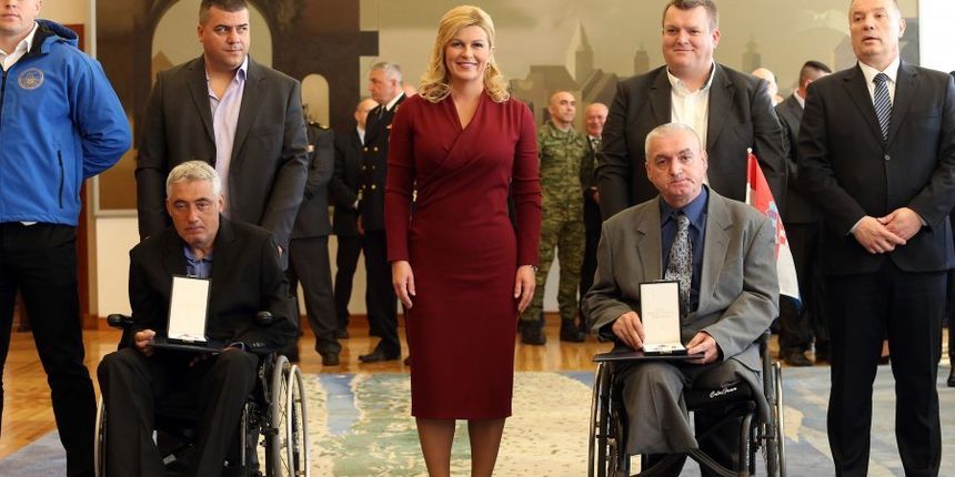 Predsjednica odlikuje Marijana Bišćana i Marka Matasa Predsjednica odlikuje Marijana Bišćana i Marka Matasa