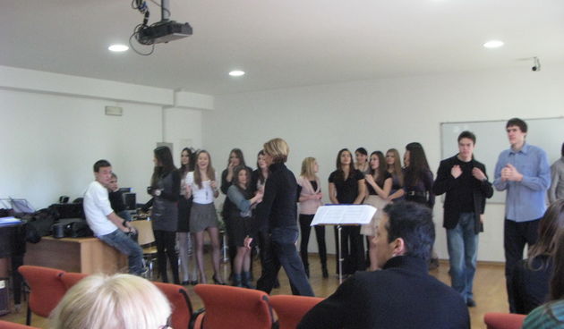 Dodjela nagrada za umjetničke radove u gimnaziji J. Barakovića