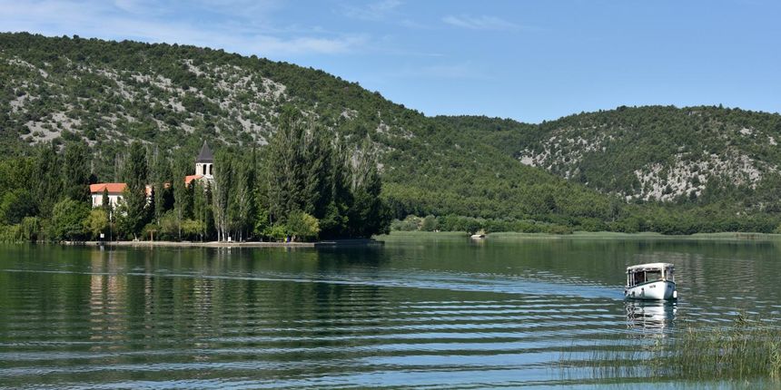 Visovačko jezero – jezero koje morate posjetiti