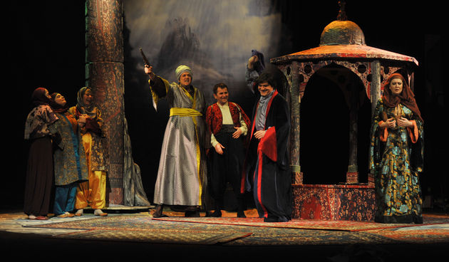 DUBROVNIK, 14.03.2011.KAZALISTE MARINA DRZICA, SEZONA 2010/2011MILAN OGRIZOVIC – “HASANAGINICA”REZIJA: IVAN LEO LEMOFOTO: ZELJKO TUTNJEVIC – 091 764 3782