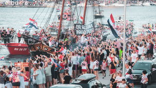 Zadar priredio čudesan doček svojim Vatrenim herojima (1)