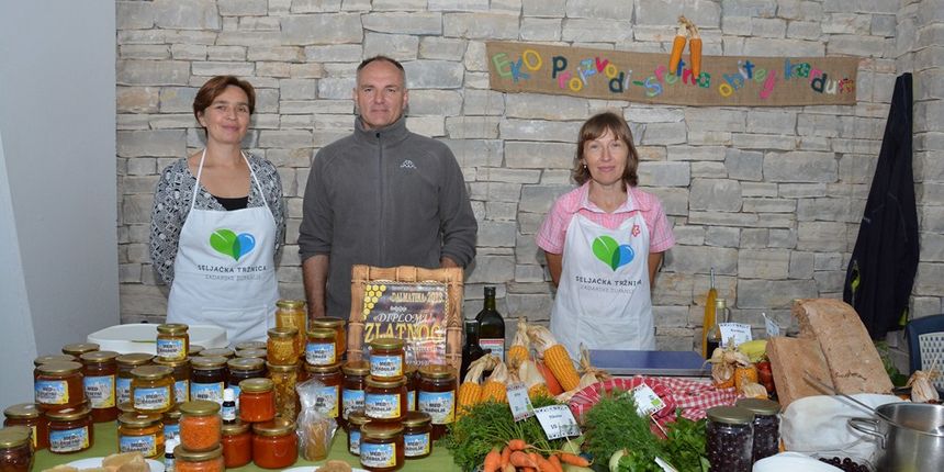 Prva godišnjica rada Seljačke tržnice, foto: Iva Perinčić Prva godišnjica rada Seljačke tržnice, foto: Iva Perinčić