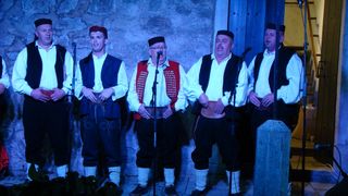 U subotu, 16. srpnja, na Kaštelu Benković u Benkovcu, u sklopu Benkovačkog kulturnog ljeta održan je “9. Etno festival – Benkovac 2016.” U subotu, 16. srpnja, na Kaštelu Benković u Benkovcu, u sklopu Benkovačkog kulturnog ljeta održan je “9. Etno festival – Benkovac 2016.”