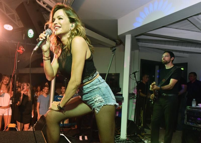 Severina održala koncert u prepunoj primoštenskoj diskoteci Aurora.  Photo: Hrvoje Jelavić/PIXSELL