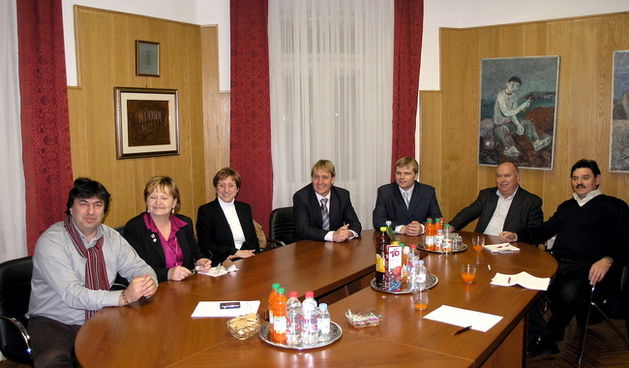 Pag , 160210.
Izaslanstvo Juznomoravske regije predvodeno clanicom Poglavarstva zaduzenom za medunarodnu suradnju Ilonom Sokolovom posjetilo je Pag.
U izaslanstvu je bio i direktor tvrtke “CDC golf” Dusan Jakoubek koji je izrazio zelju da u Pagu grade gol