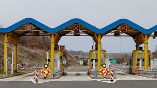 Posedarje: Olujna bura stvara probleme u prometu