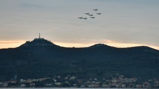 Zadar: Pozdravni prelet povodom 25. godišnjice osnutka i djelovanja eskadrile Zadar: Pozdravni prelet povodom 25. godišnjice osnutka i djelovanja eskadrile