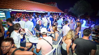 Odlična zabava u Noštromo i Vagabundo barovima na Viru