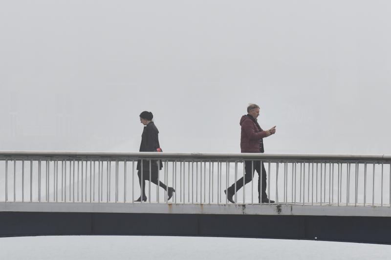 Zadar već treći dan okovan gustom maglom. Foto: Dino Stanin/Pixsell