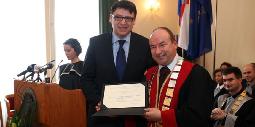 Zadar, 250313.
Sveuciliste u Zadru. Ministar znanosti, obrazovanja i sporta Zeljko Jovanovic sa suradnicima boravi u radnom posjetu Zadru. U pratnji savjetnice za odgoj i obrazovanje Sabine Glasovac, ministar je nazocio svecanoj sjednici Sveucilista u Zad Zadar, 250313.
Sveuciliste u Zadru. Ministar znanosti, obrazovanja i sporta Zeljko Jovanovic sa suradnicima boravi u radnom posjetu Zadru. U pratnji savjetnice za odgoj i obrazovanje Sabine Glasovac, ministar je nazocio svecanoj sjednici Sveucilista u Zad