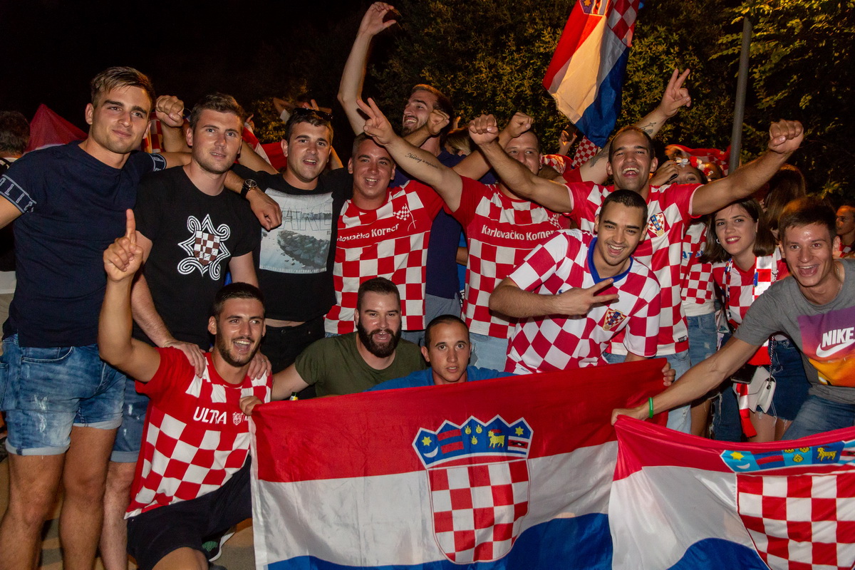 Veličanstven doček četvorice zadarskih Vatrenih od Gradskog mosta do Foruma