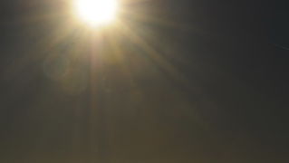 Vodice, 040111.
Djelomicna pomrcina Sunca pocela je oko 9 sati i 15 minuta.Pomrcina Sunca nastaje kada se Mjesec nadje tocno izme