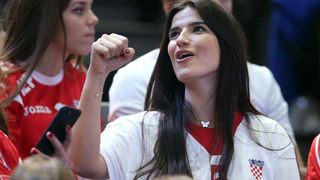 Hrvatski navijači u Parizu na utakmici Slovenija – Hrvatska za 3. mjesto na Svjetskom prvenstvu