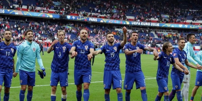 Slavlje igrača i navijača nakon pobjede nad Turskom. Photo: Sanjin Strukić/PIXSELL Slavlje igrača i navijača nakon pobjede nad Turskom. Photo: Sanjin Strukić/PIXSELL