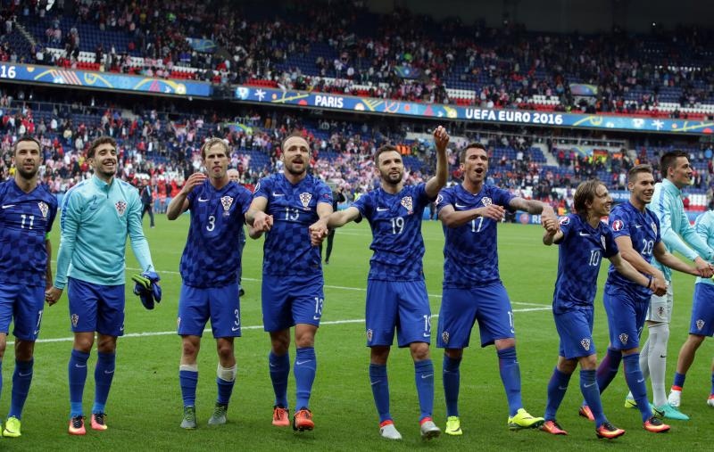 Slavlje igrača i navijača nakon pobjede nad Turskom. Photo: Sanjin Strukić/PIXSELL Slavlje igrača i navijača nakon pobjede nad Turskom. Photo: Sanjin Strukić/PIXSELL