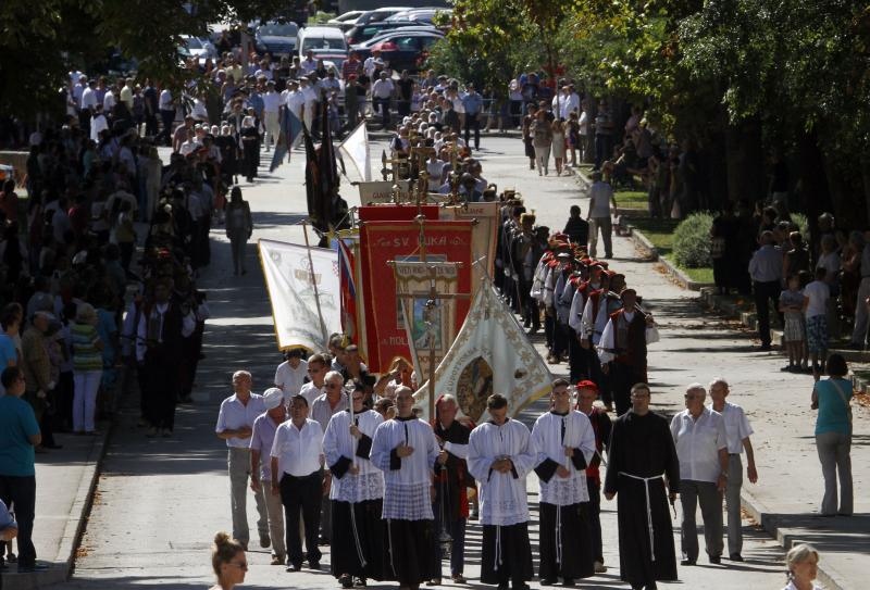 Slika Čudotvorne Gospe Sinjske u svečanoj procesiji ulicama Sinja, Foto: Tino Jurić/PIXSELL