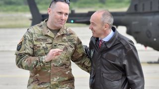 U Zracnoj bazi Zemunik odrzana je prezentacija pocetka letacke obuke na helikopterima OH-58D Kiowa Warrior koji su donacija americke vojske. Prezentaciji je naocio ministar obrane RH Damir Krsticevic koji je sudjelovao u trenaznom letu