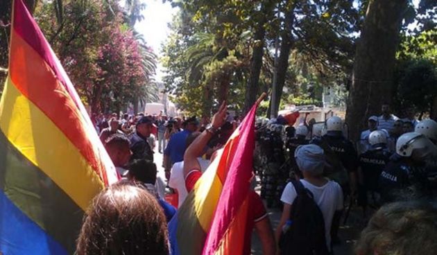 Povorka ponosa u Budvi zasuta kamenjem i čašama!, foto: sunny/twitter / Društvene mreže Twitter (Foto)