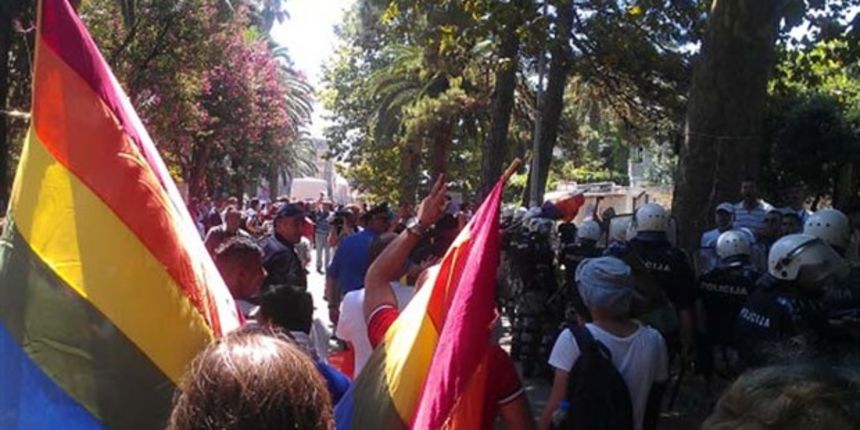 Povorka ponosa u Budvi zasuta kamenjem i čašama!, foto: sunny/twitter / Društvene mreže Twitter (Foto)