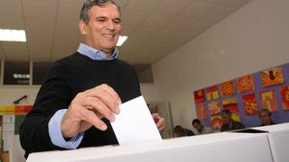 SDP-ov kandidat za gradonacelnika Ivo Bilic glasovao je na izbornom mjestu Diklo sa svojom suprugom. Photo: Dino Stanin/PIXSELL SDP-ov kandidat za gradonacelnika Ivo Bilic glasovao je na izbornom mjestu Diklo sa svojom suprugom. Photo: Dino Stanin/PIXSELL