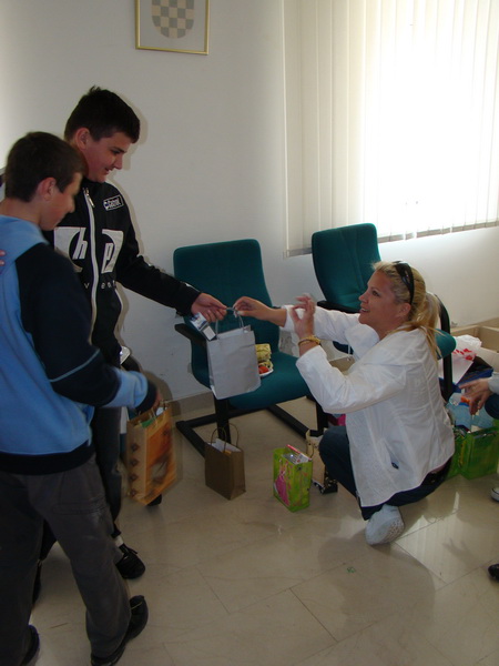 Humanitani uskrsni konvoj Zadar – Oklaj