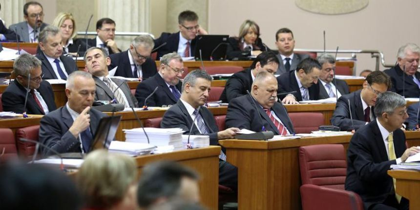 13.11.2013., Zagreb – Usvajanjem dnevnog reda i aktualnim prijepodnevom Sabor je poceo 10. sjednicu. Photo: Patrik Macek/PIXSELL Autor Patrik Macek/PIXSELL KLJUČNE RIJEČI Hrvatski sabor, sjednica, aktualno prijepodne, Sabor , zoran milanovic 13.11.2013., Zagreb – Usvajanjem dnevnog reda i aktualnim prijepodnevom Sabor je poceo 10. sjednicu. Photo: Patrik Macek/PIXSELL Autor Patrik Macek/PIXSELL KLJUČNE RIJEČI Hrvatski sabor, sjednica, aktualno prijepodne, Sabor , zoran milanovic