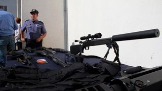 U prigodi Dana hrvatske policije i njihovog zaštitnika Sv.Mihovila danas je u PU Zadarskoj održana prigodna svečanost.U nastavku svečanosti, pokaznu vježbu samoobrane izveli su pripadnici interventne jedinice PU Zadarske te su podijeljena priznanja nagrađ U prigodi Dana hrvatske policije i njihovog zaštitnika Sv.Mihovila danas je u PU Zadarskoj održana prigodna svečanost.U nastavku svečanosti, pokaznu vježbu samoobrane izveli su pripadnici interventne jedinice PU Zadarske te su podijeljena priznanja nagrađ