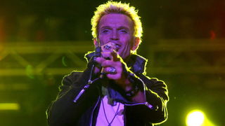 Zagreb, 220610.
Na Jarunu se od 21.-23.06. odrzava glazbeni spektakl T-Mobile INmusic festival na kojem ce nastupiti mnogobrojni izvodjaci kako iz zemlje tako i svijeta.
Danas se odrzao drugi dan.
Na slici: Billy Idol.
Foto: Neja Markicevic / CROPIX Zagreb, 220610.
Na Jarunu se od 21.-23.06. odrzava glazbeni spektakl T-Mobile INmusic festival na kojem ce nastupiti mnogobrojni izvodjaci kako iz zemlje tako i svijeta.
Danas se odrzao drugi dan.
Na slici: Billy Idol.
Foto: Neja Markicevic / CROPIX