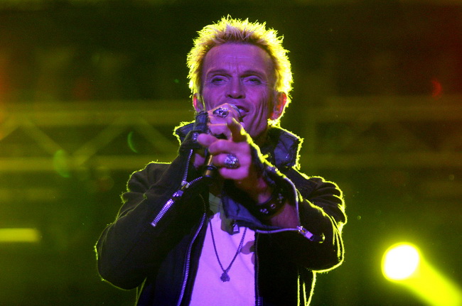 Zagreb, 220610.
Na Jarunu se od 21.-23.06. odrzava glazbeni spektakl T-Mobile INmusic festival na kojem ce nastupiti mnogobrojni izvodjaci kako iz zemlje tako i svijeta.
Danas se odrzao drugi dan.
Na slici: Billy Idol.
Foto: Neja Markicevic / CROPIX Zagreb, 220610.
Na Jarunu se od 21.-23.06. odrzava glazbeni spektakl T-Mobile INmusic festival na kojem ce nastupiti mnogobrojni izvodjaci kako iz zemlje tako i svijeta.
Danas se odrzao drugi dan.
Na slici: Billy Idol.
Foto: Neja Markicevic / CROPIX