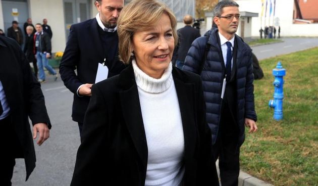 an sjecanja na zrtvu Vukovara 1991.-2015. “Vukovar – mjesto posebnog pijeteta”. Kolonom sjecanja od vukovarske bolnice do memorijalnog groblja odaje se pocast Gradu Heroju, njegovoj zrtvi i stanovnicima tog grada. Vesna Pusic Photo: Davor Javorovic/PIXSEL