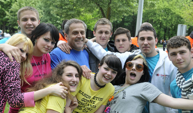 ove godine zagrebacki maturanti koji slave zavrsetak skolske godine norili su na Bundeku, s gradonacelnikom Milanom Bandicem. Foto: Bruno Konjevic /