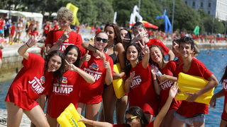 11. dm millennium jump: Tri tisuće ljudi skače za humanitarni cilj 11. dm millennium jump: Tri tisuće ljudi skače za humanitarni cilj