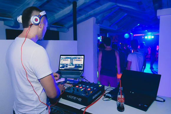 Turanjska fešta u Menfisto baru, 16.7.2015. (foto: Ivan Toman) Turanjska fešta u Menfisto baru, 16.7.2015. (foto: Ivan Toman)