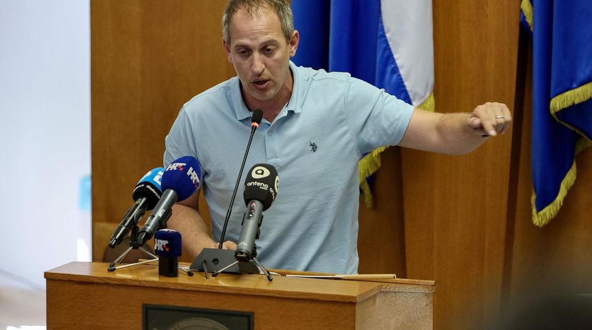 Gradsko vijeće na izvanrednoj sjednici izglasalo novi ugovor s KK Zadar Gradsko vijeće na izvanrednoj sjednici izglasalo novi ugovor s KK Zadar