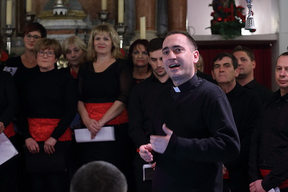 “Božićna čarolija” – koncert klapa u petrčanskoj crkvi sv. Ivana i Pavla “Božićna čarolija” – koncert klapa u petrčanskoj crkvi sv. Ivana i Pavla