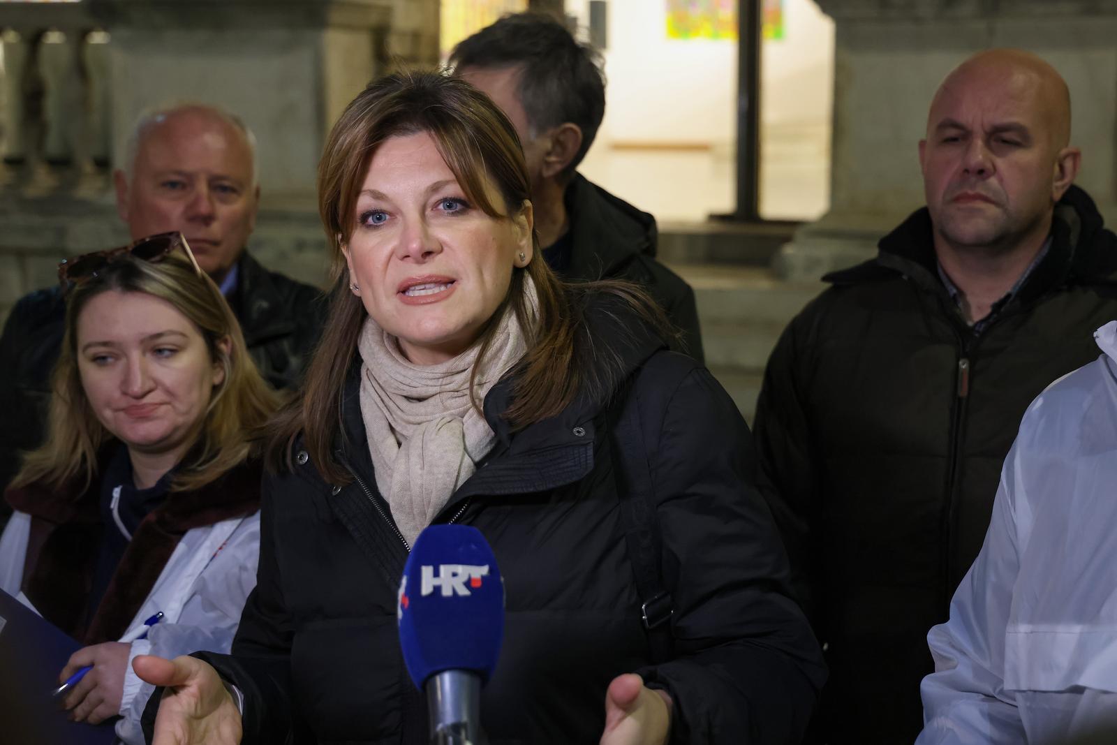 Vidović Krišto na Narodnom trgu prikuplja potpise za predsjedničku kandidaturu