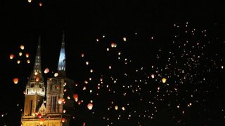 Na tržnici Dolac održan je peti performans Kapulica & Lampioni.  Foto: PIXSELL