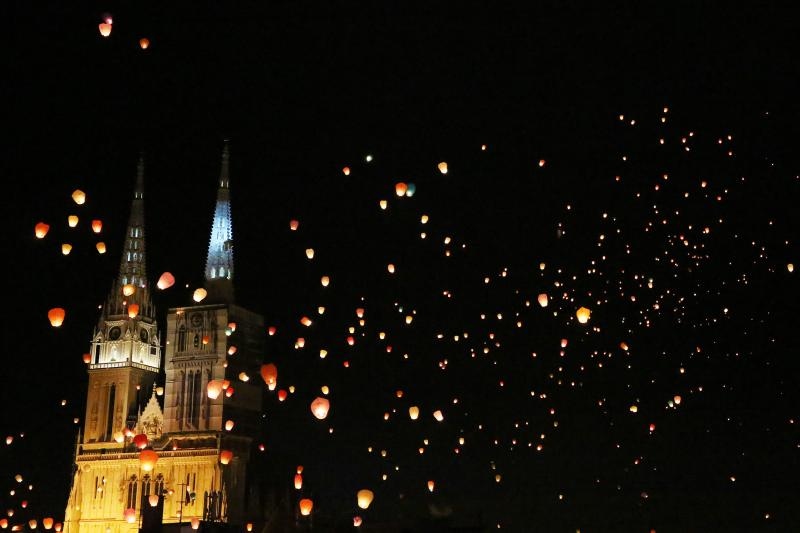 Na tržnici Dolac održan je peti performans Kapulica & Lampioni.  Foto: PIXSELL