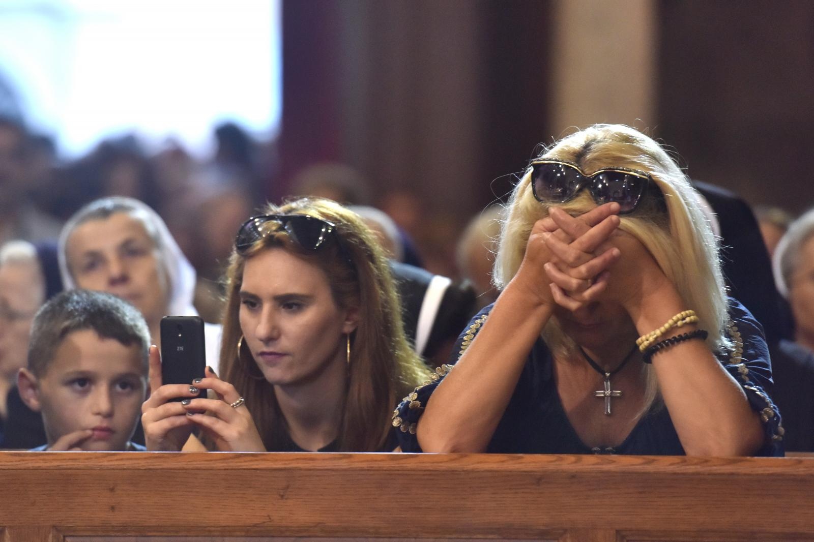 Velik broj vjernika sudjelovalo u procesiji u kojoj je nošeno tijelo Leopolda Bogdana Mandića od crkve Gospe od zdravlja do katedrale sv. Stošije Velik broj vjernika sudjelovalo u procesiji u kojoj je nošeno tijelo Leopolda Bogdana Mandića od crkve Gospe od zdravlja do katedrale sv. Stošije