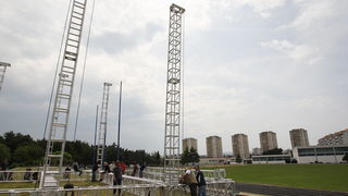 Zadar, 030510.
U sportskom centru Visnjik pocela je gradnja pozornice za susret katolicke mladezi (ocekuje se vise od 20000 ljudi)koji ce se ovoga vikenda odrzati u Zadru.
Foto: Vladimir Ivanov / CROPIX