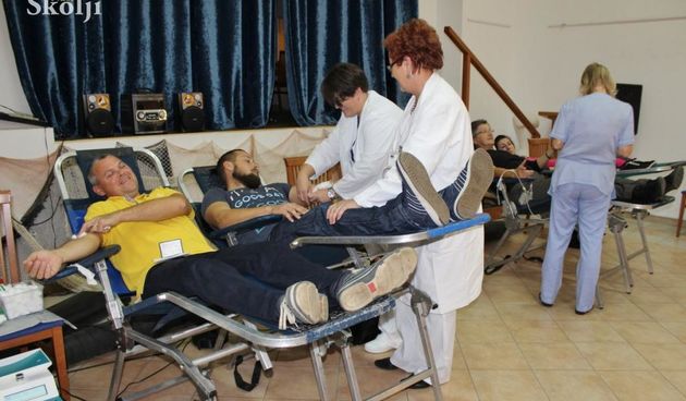 Preko: U akciji darivanja krvi prikupljeno 26 doza tekućine koja život znači. Foto: Naši školji