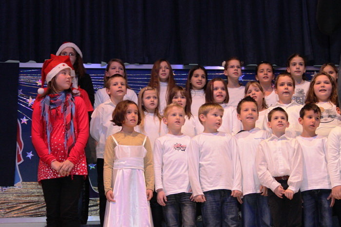 Božićna priredba OŠ Smiljevac Božićna priredba OŠ Smiljevac